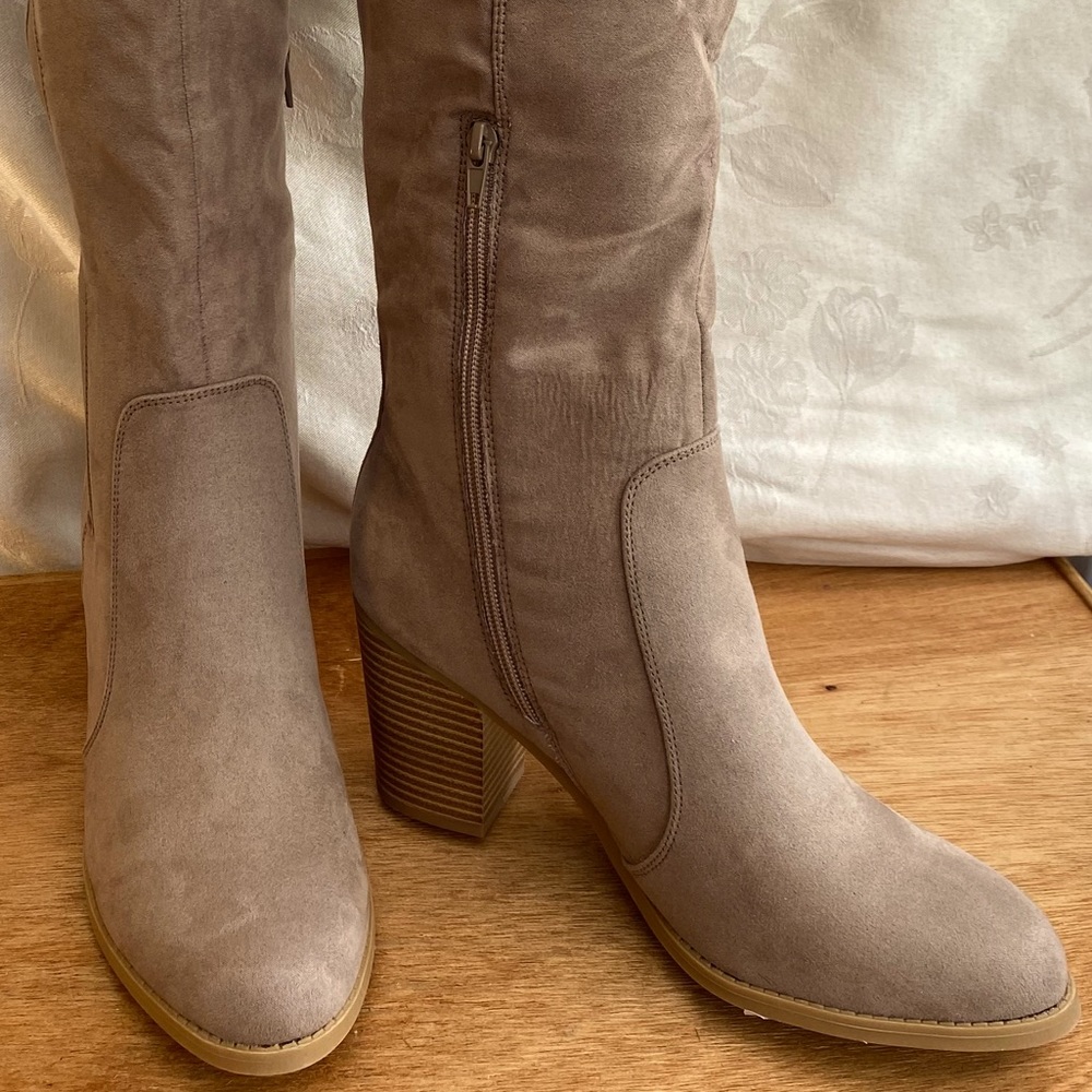 SOFT VEGAN LEATHER HEELED ZIPPER BOOTS - Picture 4 of 16